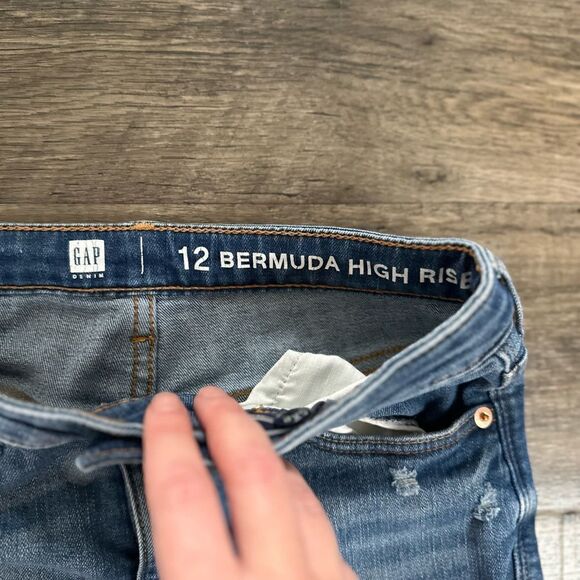 GIRLS GAP HIGH WAISTED BERMUDA SHORTS SIZE 12 - Picture 2 of 3